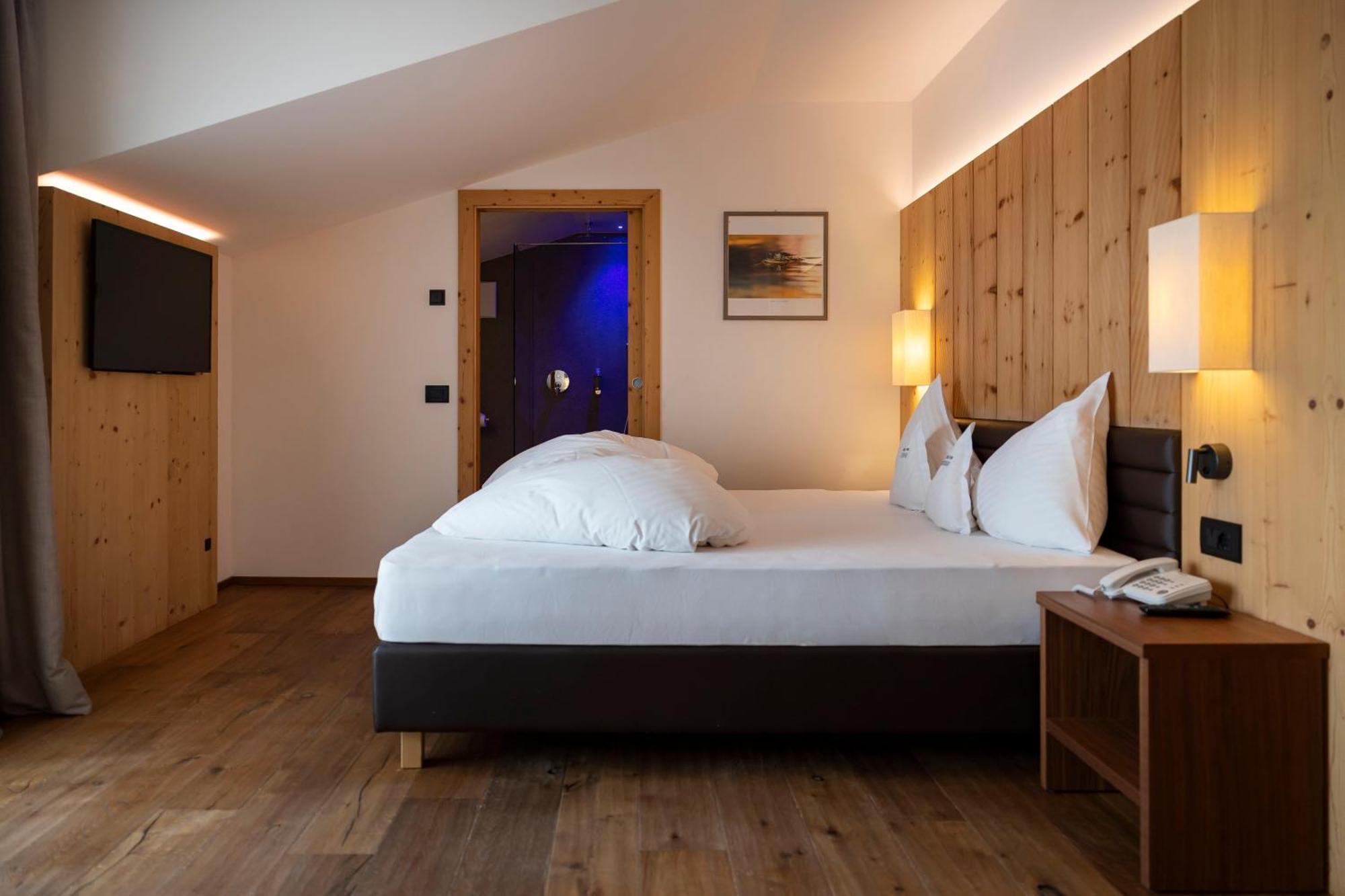 Artnatur Dolomites Hotel & Spa Seis am Schlern Kamer foto