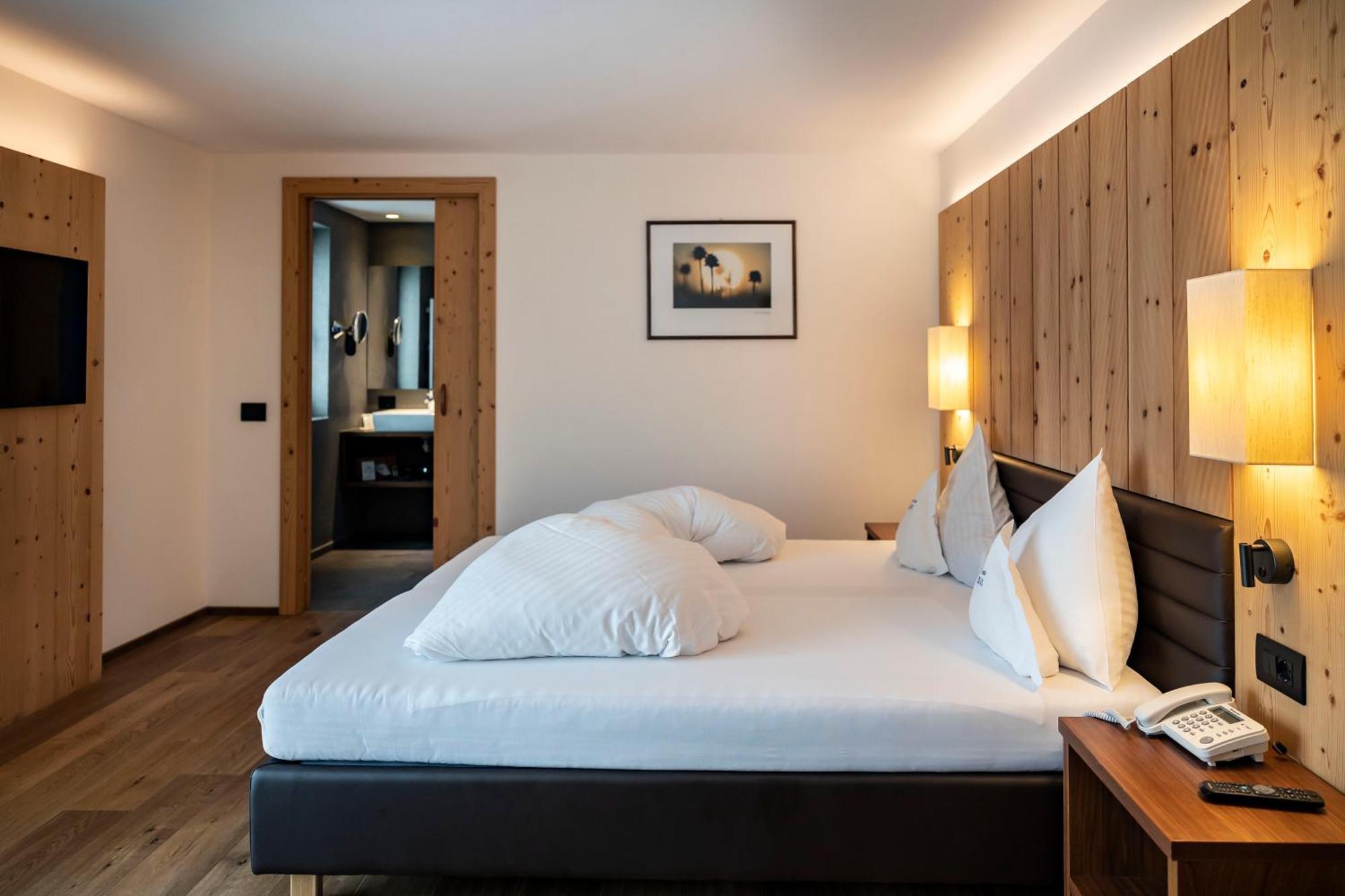 Artnatur Dolomites Hotel & Spa Seis am Schlern Kamer foto